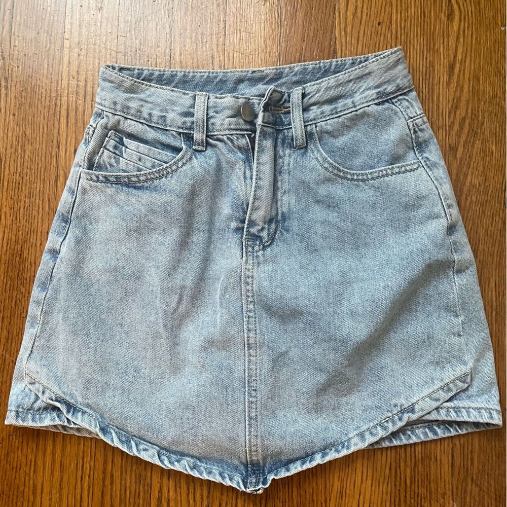 Light Wash Hanky Hem Denim Mini Skirt Skort with Pockets